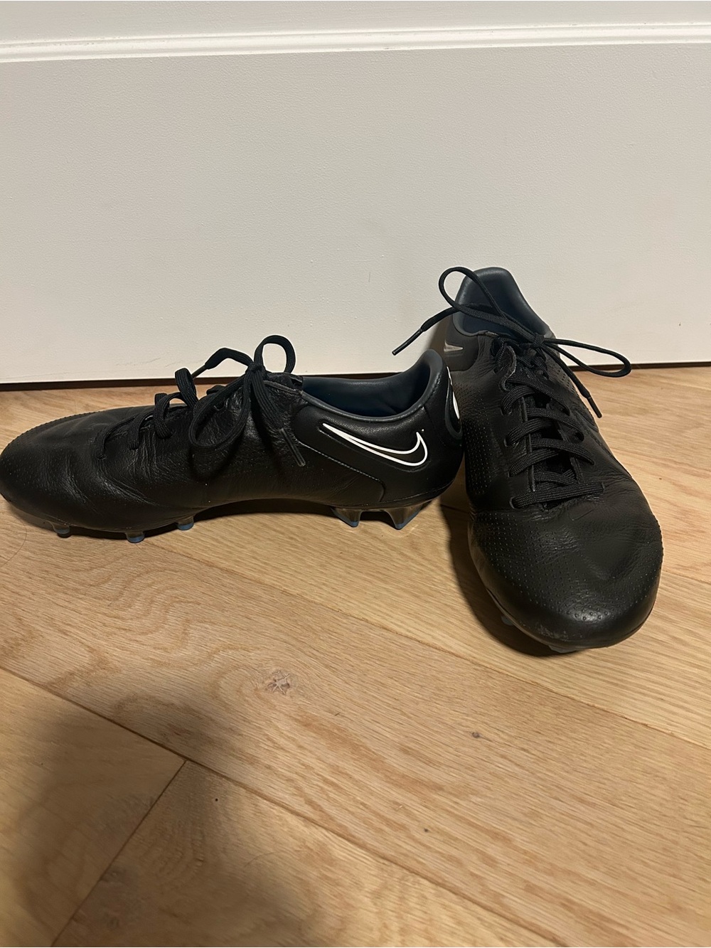 Nike Men’s Black Soccer Cleats with White Swoosh